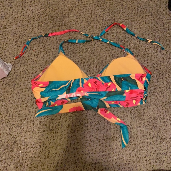 Women’s Tie-front halter bralette bikini top - Picture 4 of 6